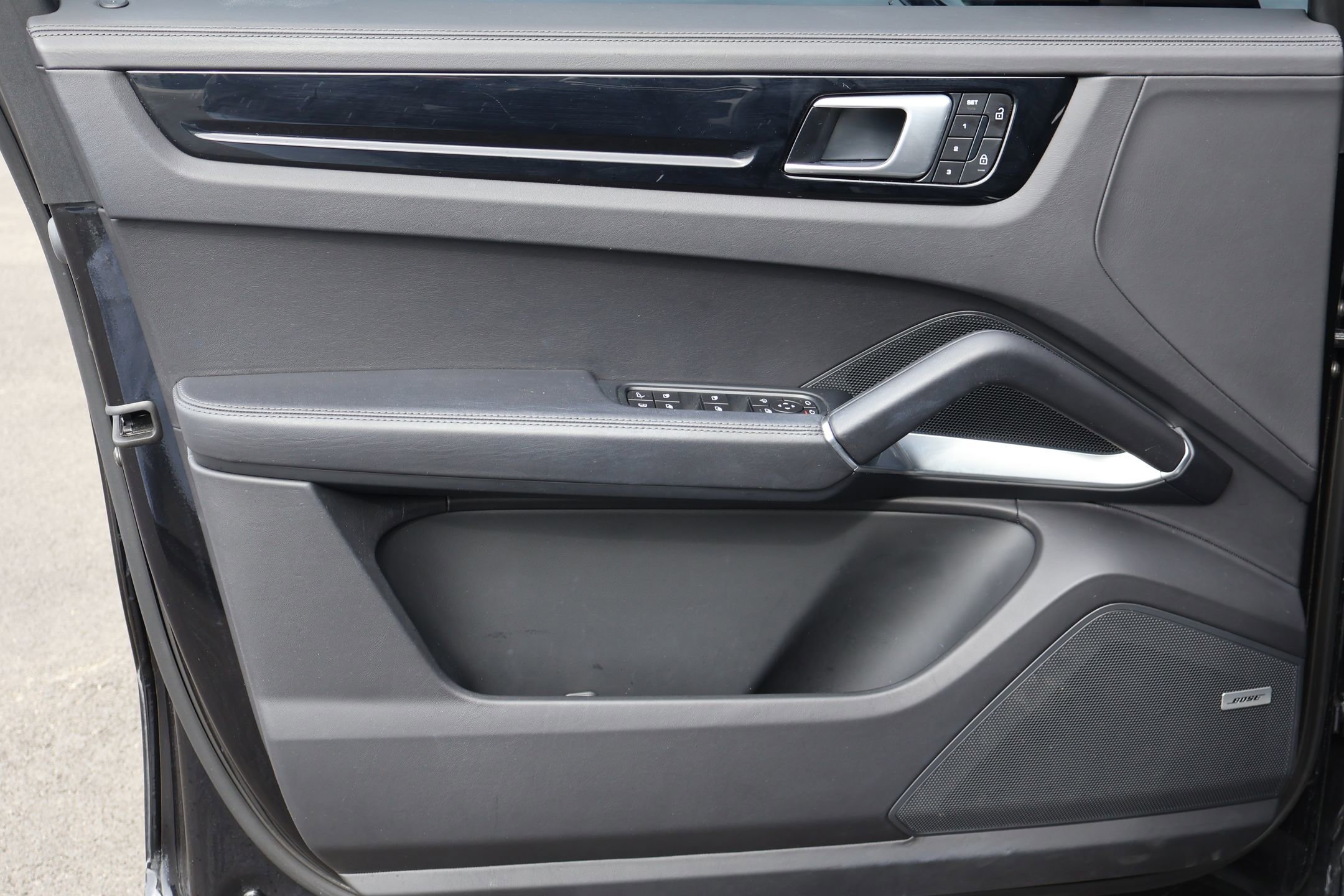 Certified 2022 Porsche Cayenne Turbo S AWD/4WD image 14