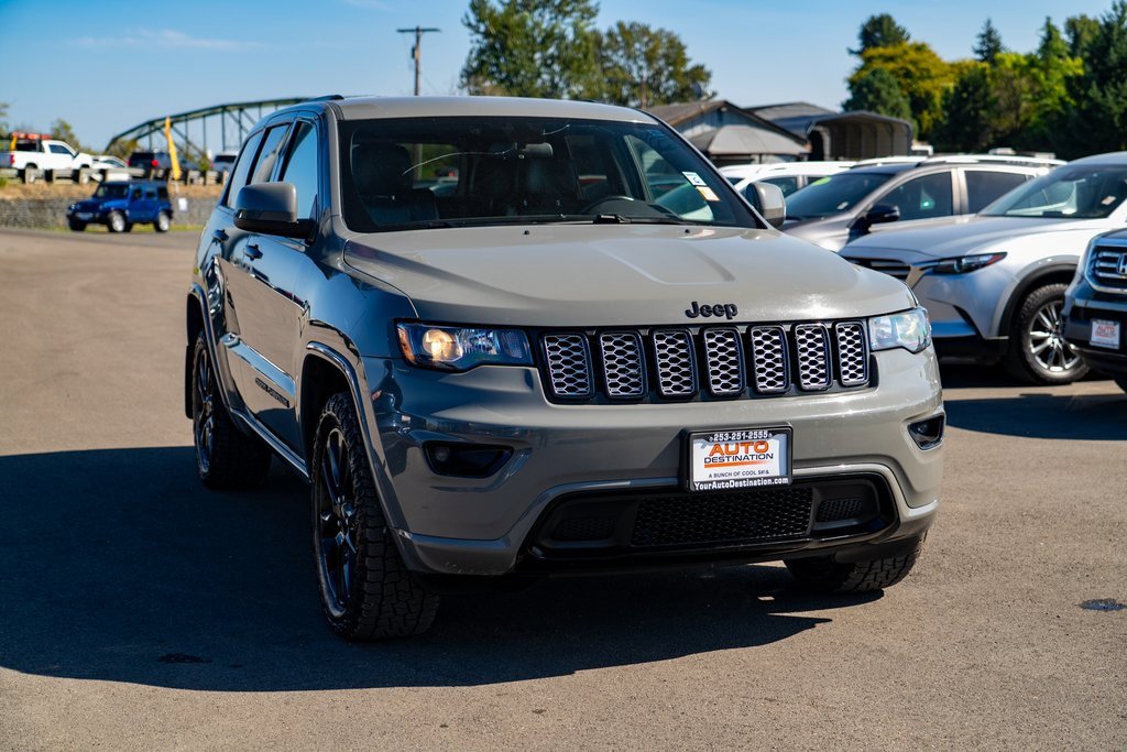 Used 2021 Jeep Grand Cherokee Laredo X image 2