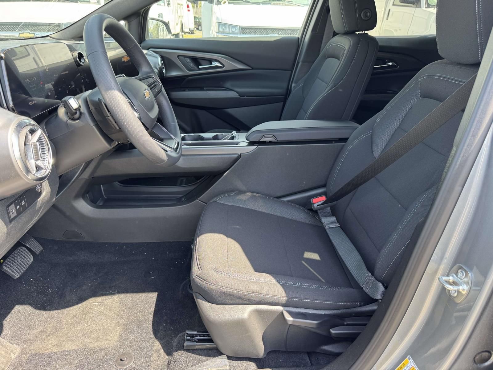 New 2026 Chevrolet Equinox EV LT image 23