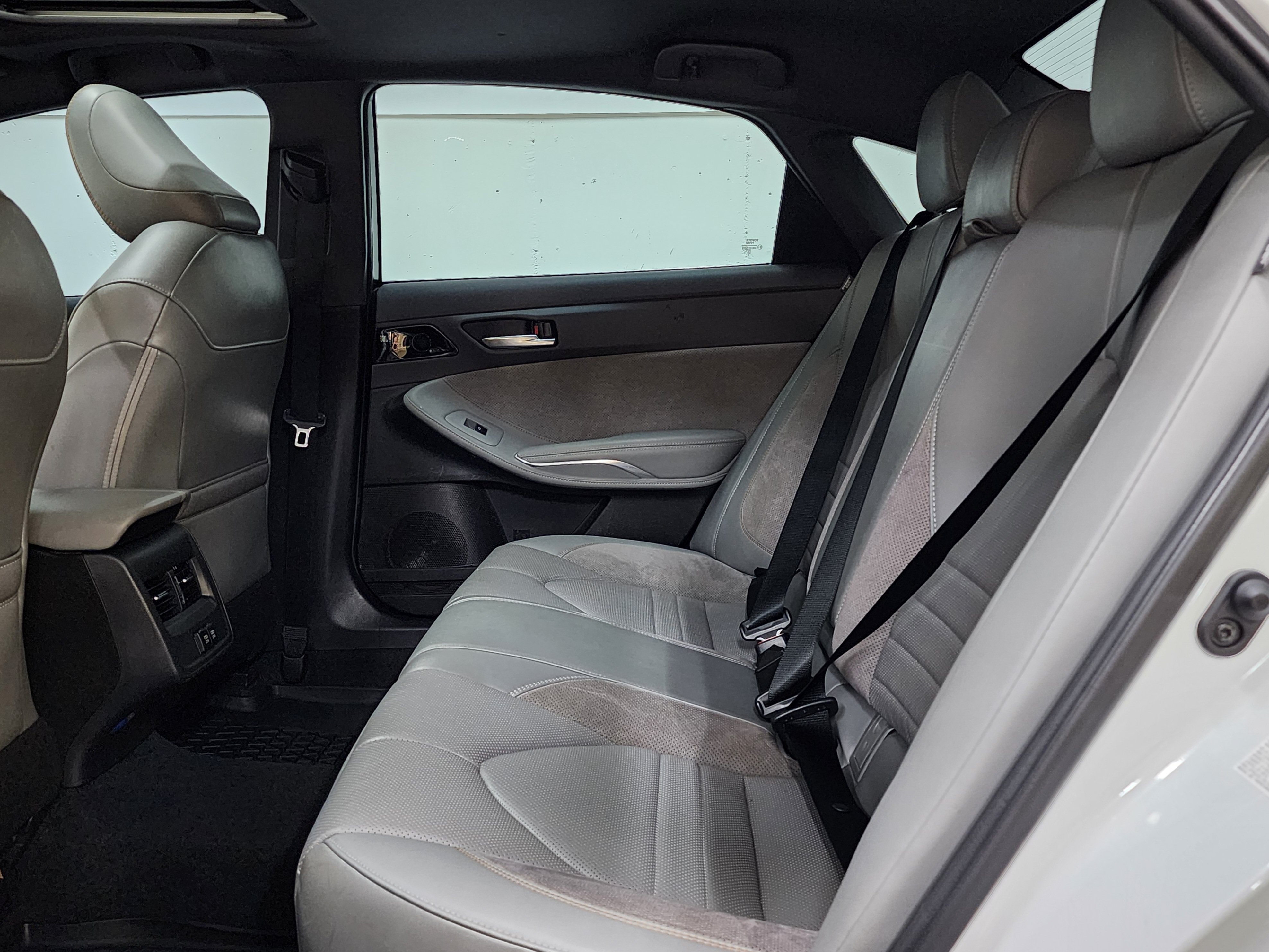 Used 2019 Toyota Avalon XSE w/ All Weather Liner Package FWD image 17