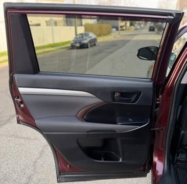 Used 2019 Toyota Highlander LE AWD/4WD image 23