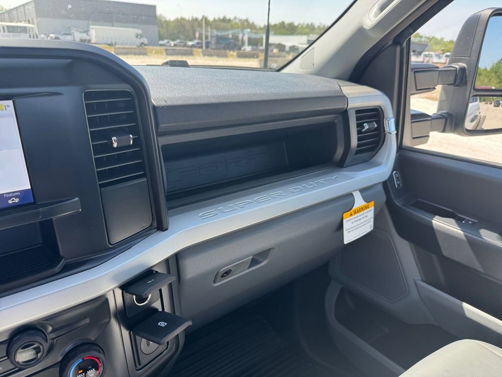 New 2026 Ford F550 4x4 Regular Cab Super Duty image 36