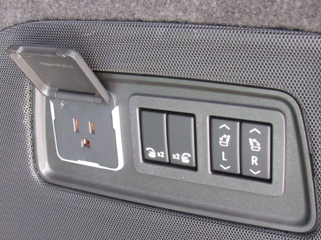 Used 2024 Cadillac Escalade ESV Luxury AWD/4WD image 24