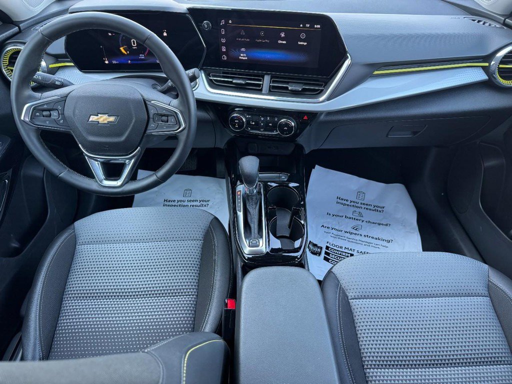 Used 2025 Chevrolet Trax LT w/ LT Convenience Package image 12