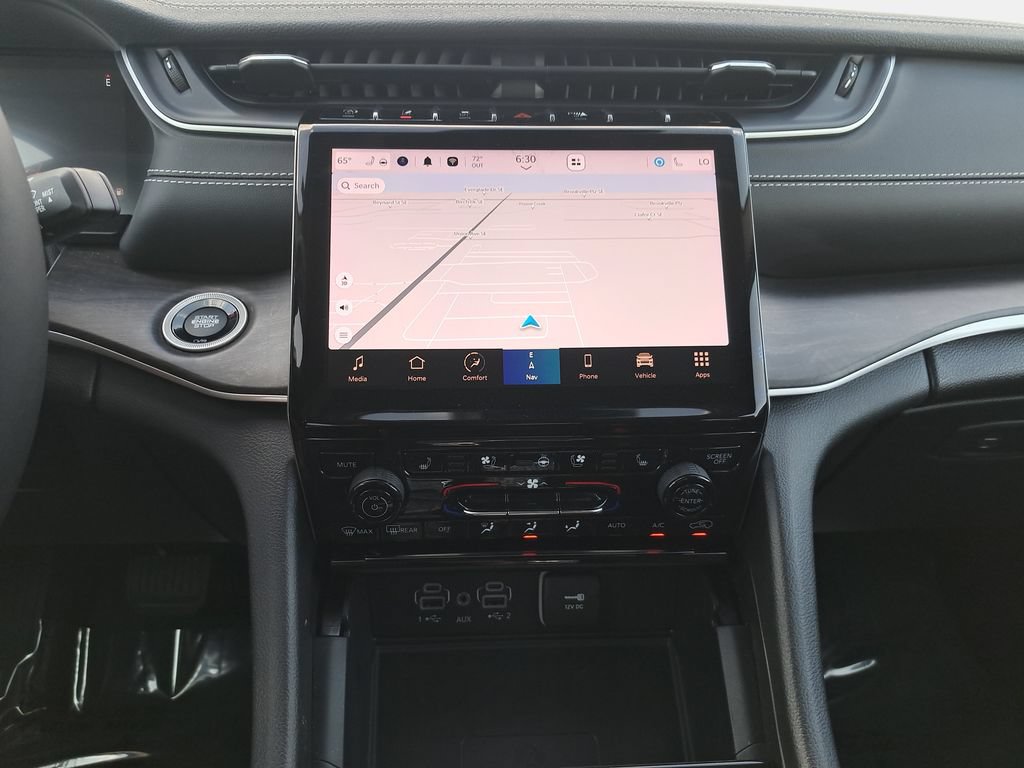 Certified 2023 Jeep Grand Cherokee Limited w/ Luxury Tech Group II AWD/4WD image 21