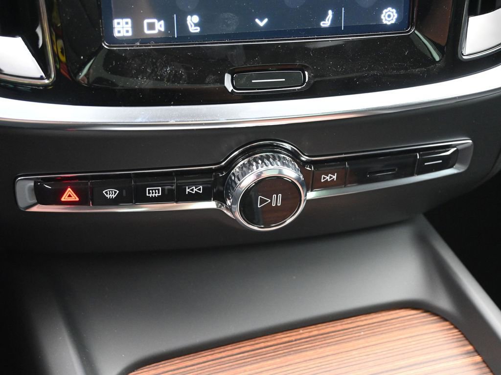 New 2025 Volvo V60 B5 Cross Country Plus w/ Protection Package Premier image 17