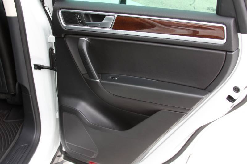 Used 2016 Volkswagen Touareg VR6 AWD/4WD image 40