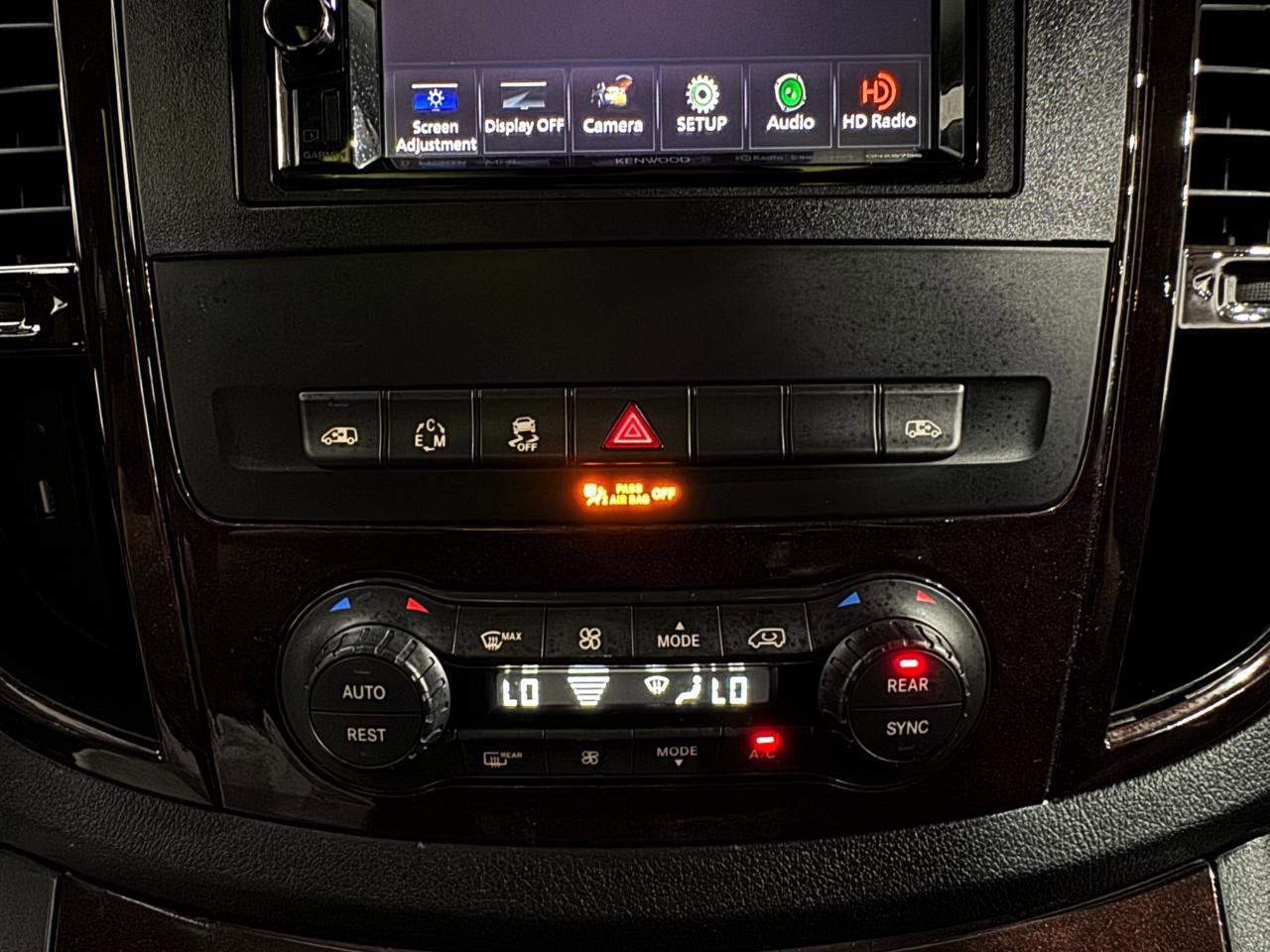 Used 2016 Mercedes-Benz Metris Passenger image 24