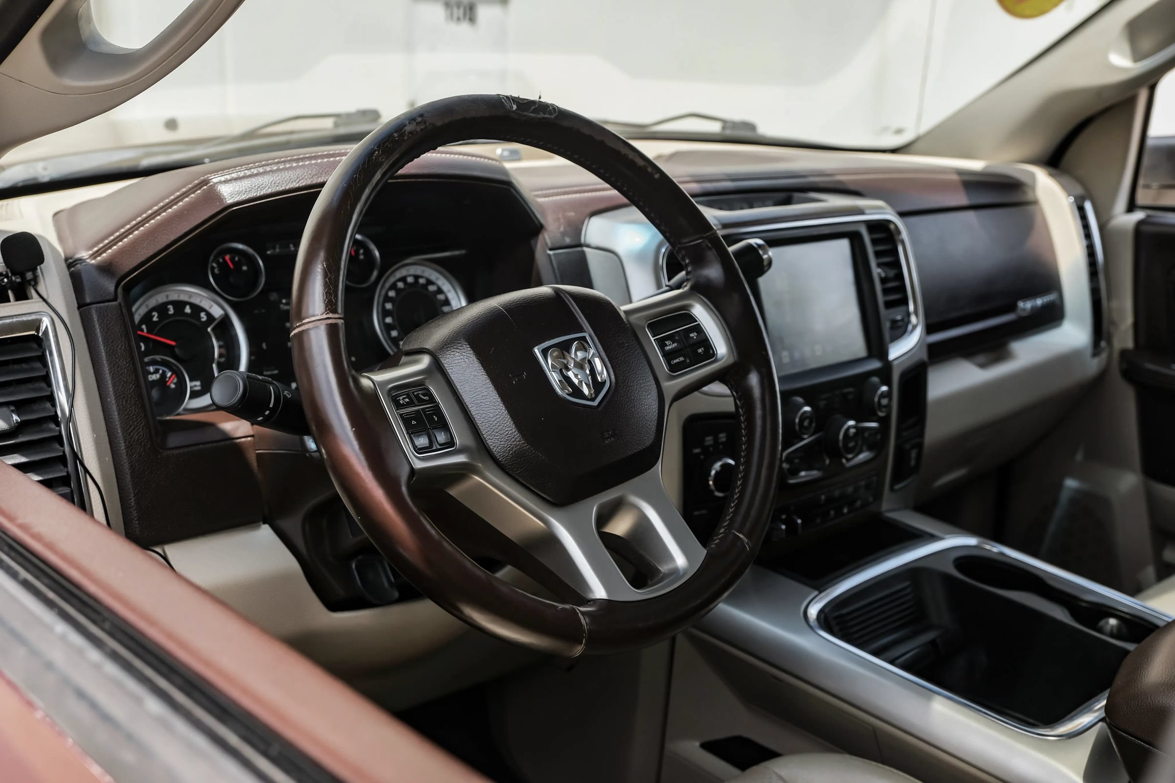 Used 2018 RAM 2500 Laramie w/ Convenience Group AWD/4WD image 18