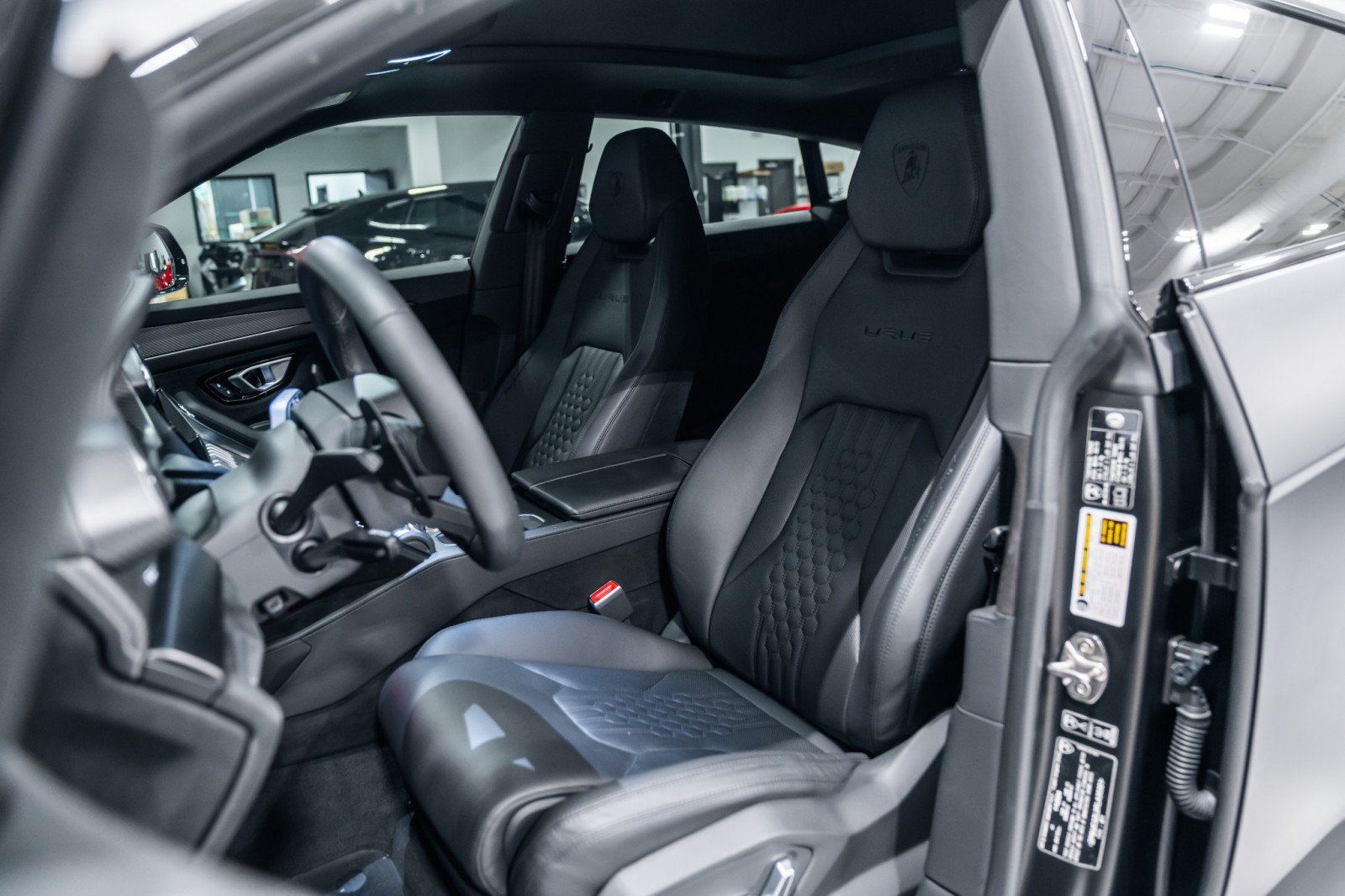 Used 2024 Lamborghini Urus Performante AWD/4WD image 11