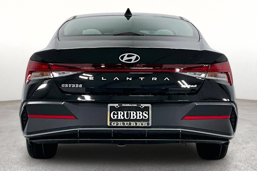 New 2026 Hyundai Elantra Limited FWD image 4