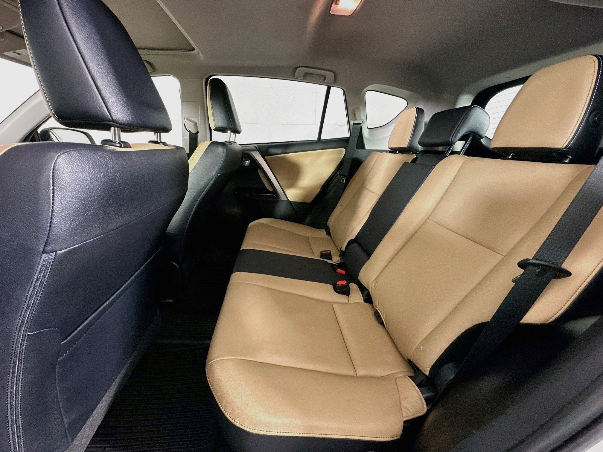 Used 2017 Toyota RAV4 Limited w/ Advanced Technology Package FWD image 29