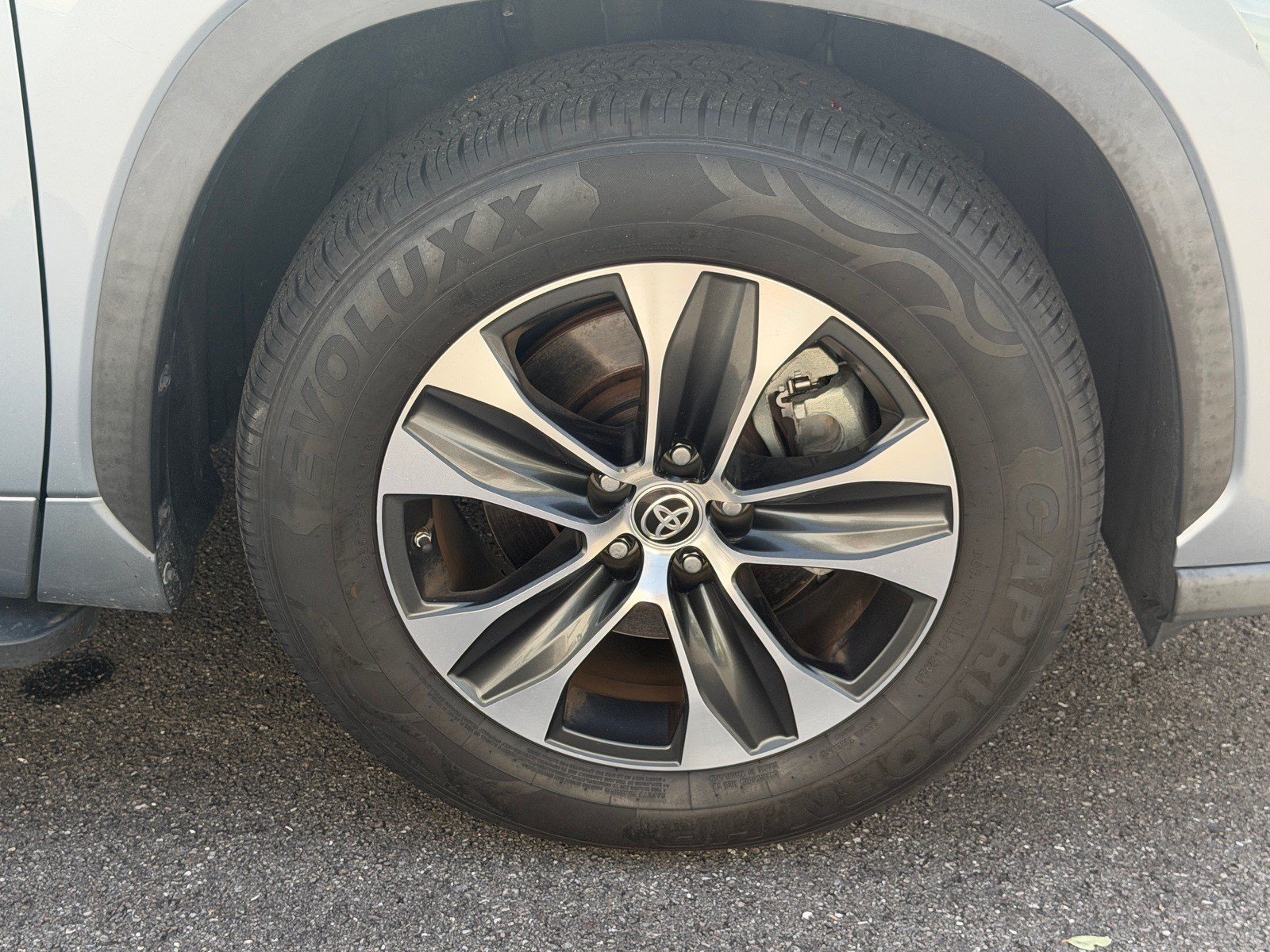 Used 2020 Toyota Highlander XLE FWD image 12