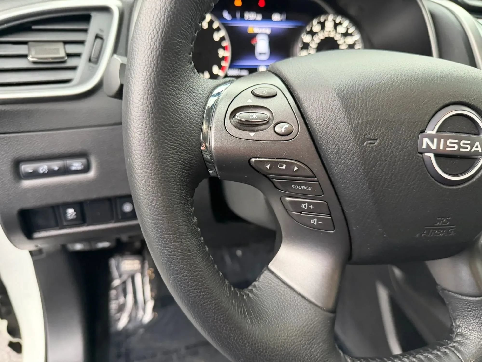 Used 2024 Nissan Murano SV AWD/4WD image 16