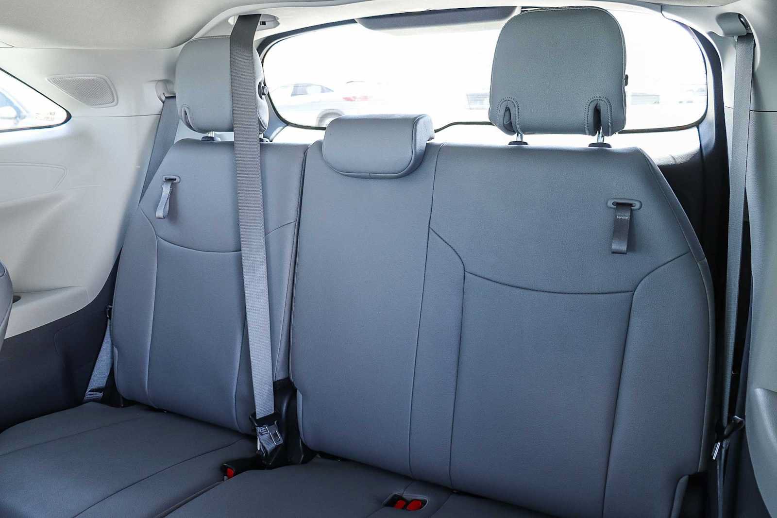 Used 2023 Toyota Sienna XLE w/ XLE Plus Package FWD image 18