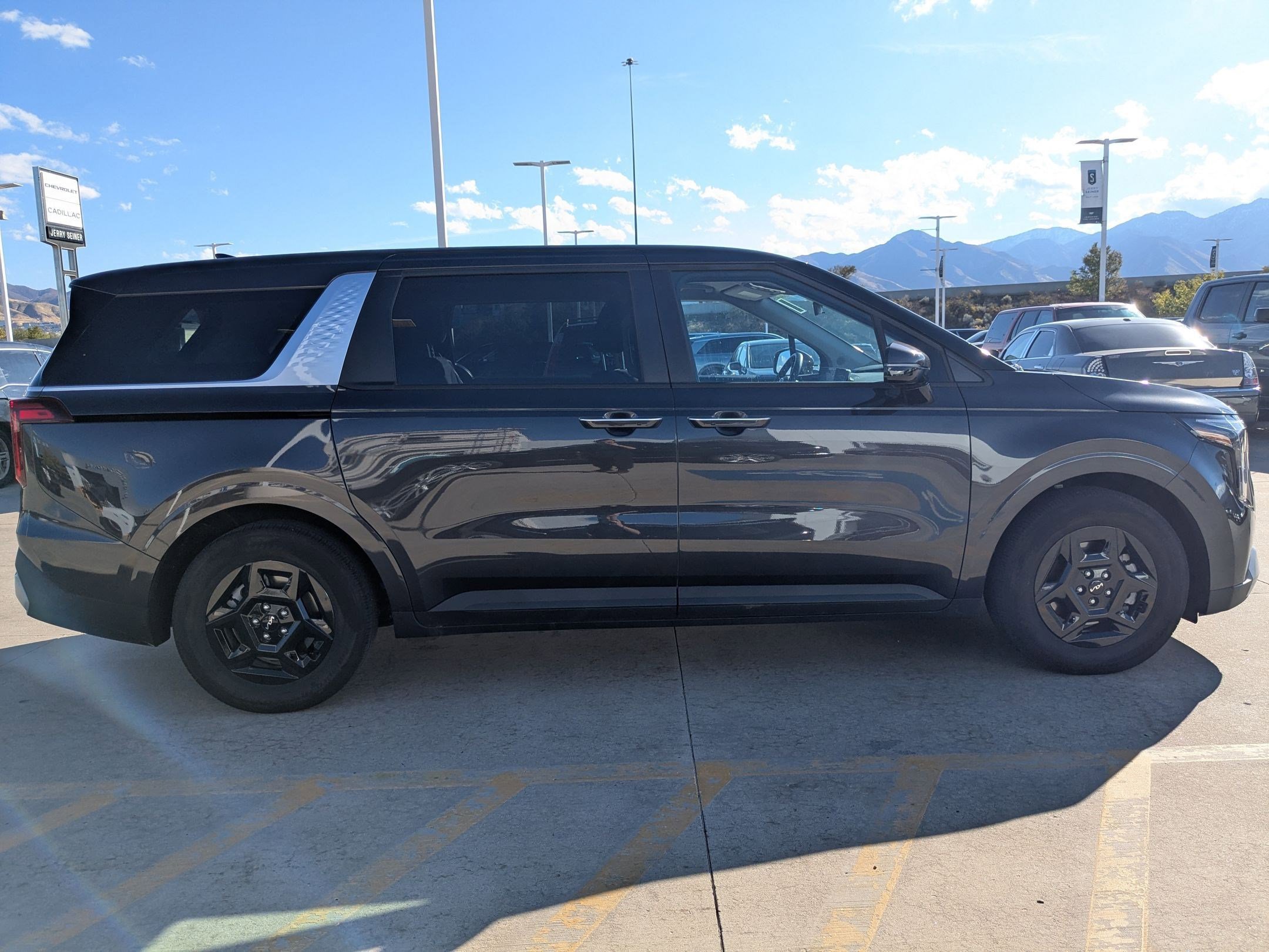 Certified 2025 Kia Carnival LX image 6