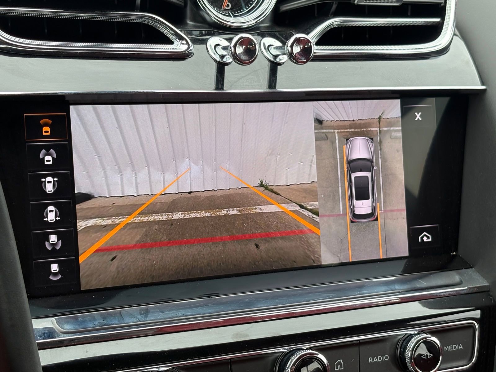 Used 2021 Bentley Bentayga AWD/4WD image 33