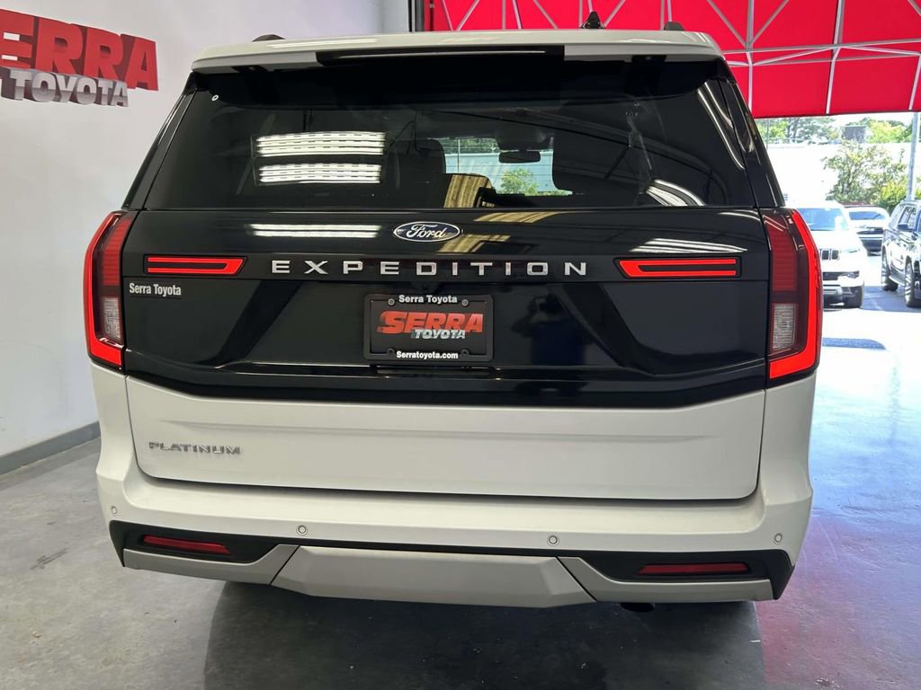 Used 2025 Ford Expedition Platinum AWD/4WD image 4