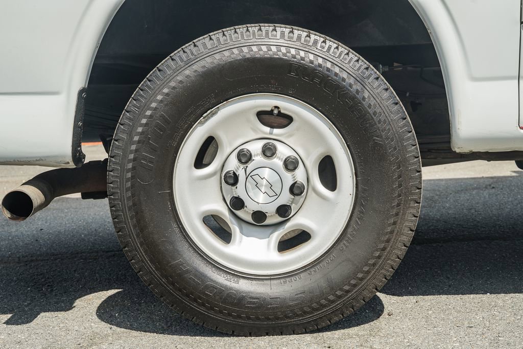 Used 2018 Chevrolet Express 2500 RWD image 13