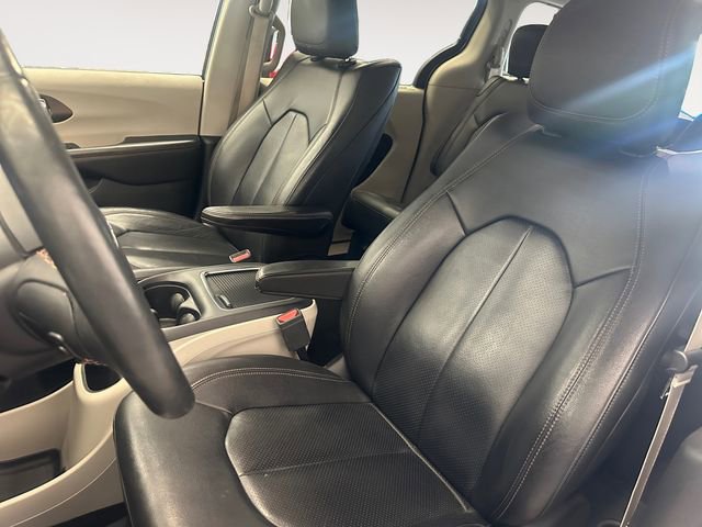 Used 2017 Chrysler Pacifica Touring-L Plus w/ Tire & Wheel Group FWD image 9