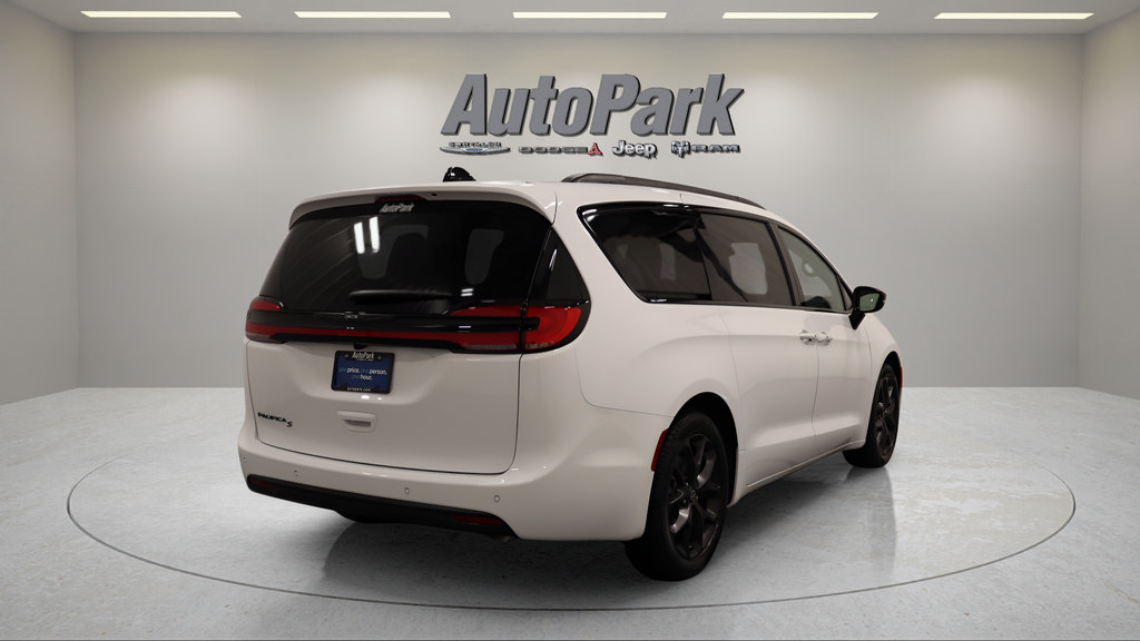 New 2026 Chrysler Pacifica Select w/ S Appearance Package FWD image 7