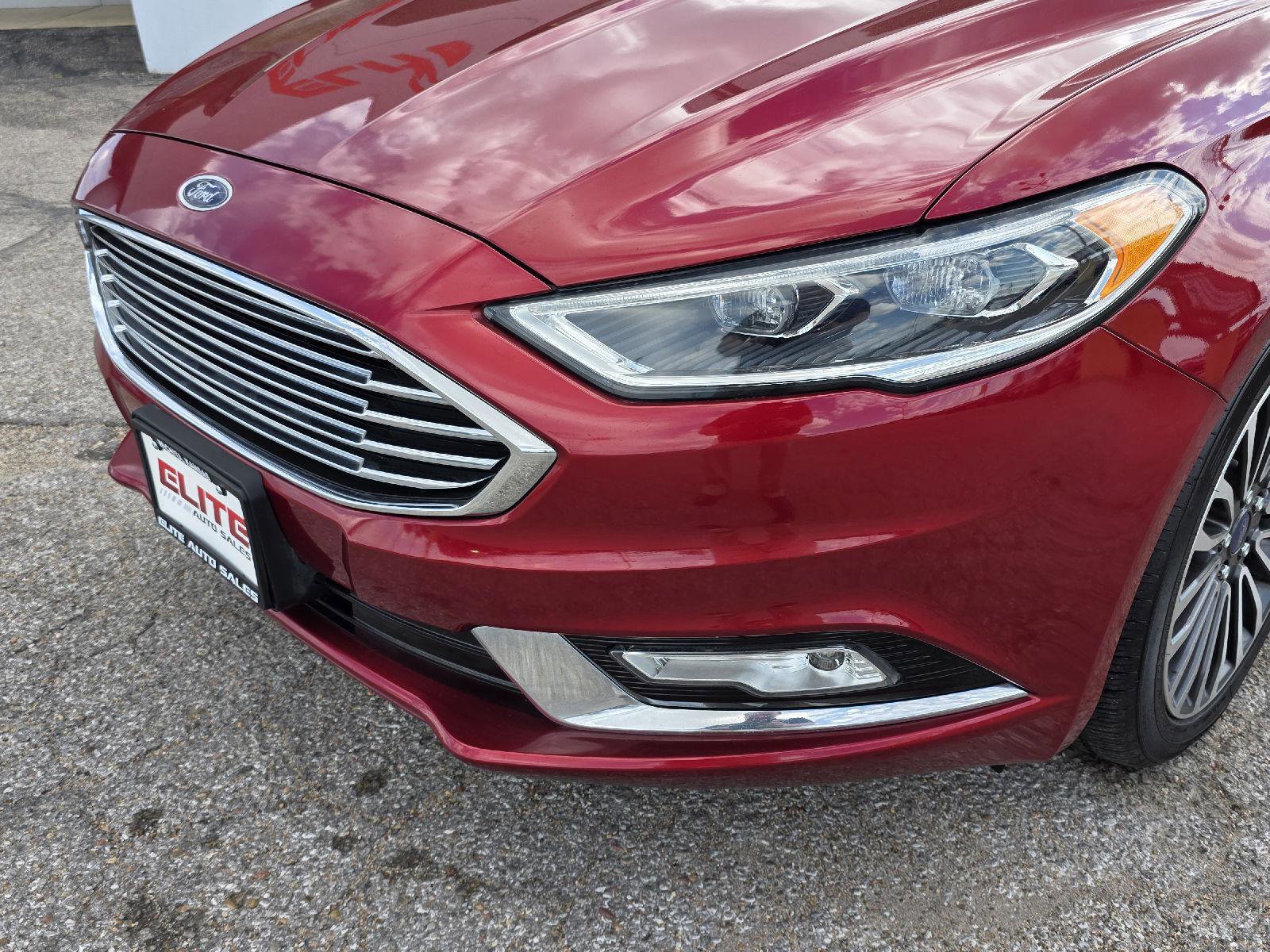 Used 2017 Ford Fusion SE w/ Fusion SE Technology Package image 38