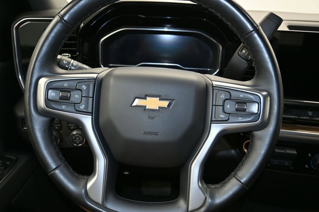 Used 2025 Chevrolet Silverado 2500 LT w/ Convenience Package AWD/4WD image 13