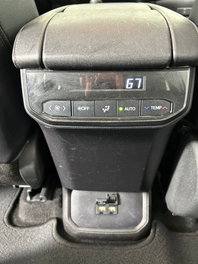 Used 2021 Toyota Highlander XLE image 18