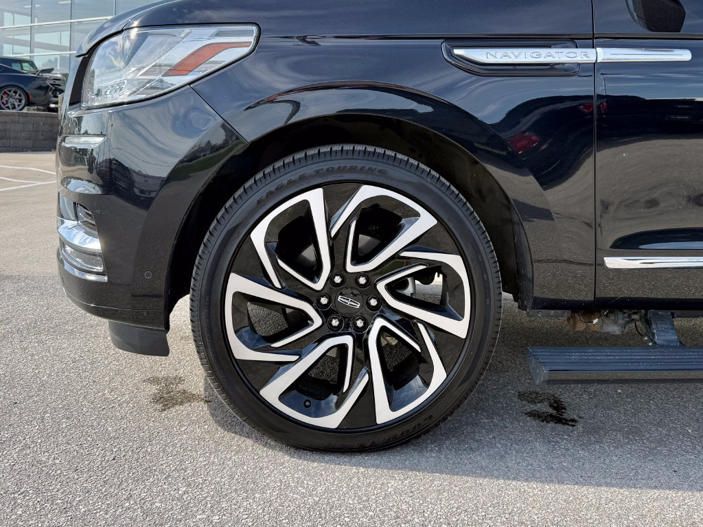 Used 2019 Lincoln Navigator Reserve AWD/4WD image 33