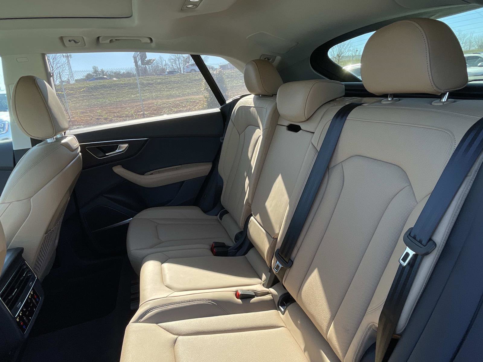 Used 2025 Audi Q8 Prestige w/ Prestige Package image 12