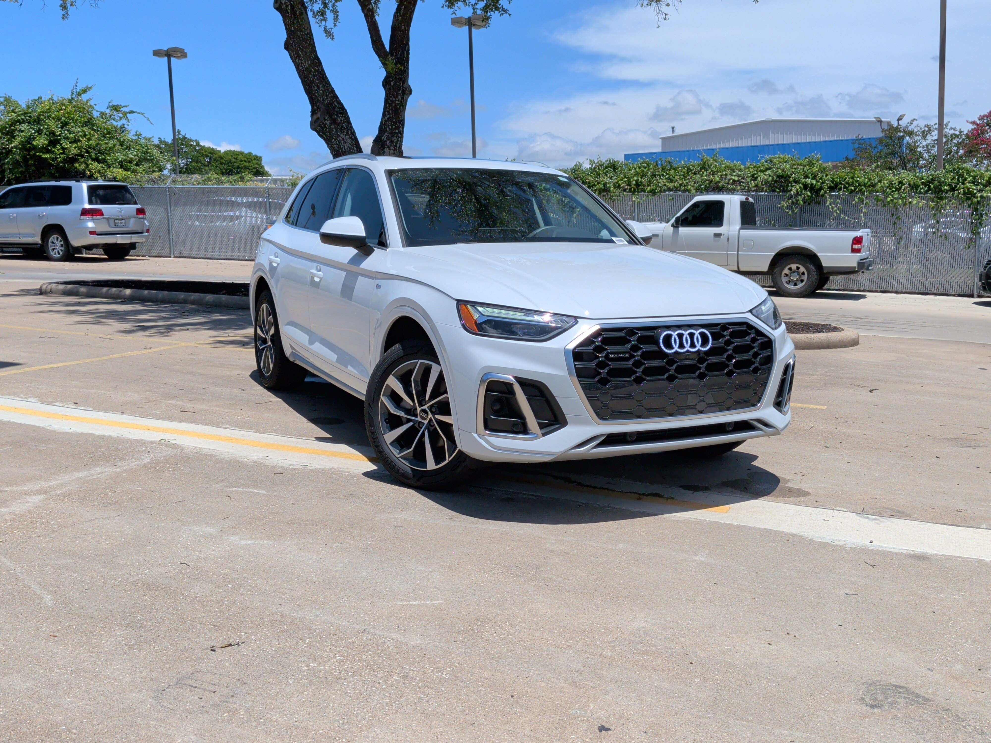 Certified 2023 Audi Q5 2.0T Premium Plus AWD/4WD image 2