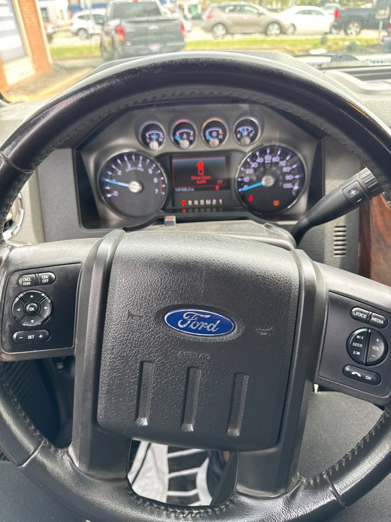 Used 2011 Ford F250 Lariat w/ Lariat Interior Pkg image 8