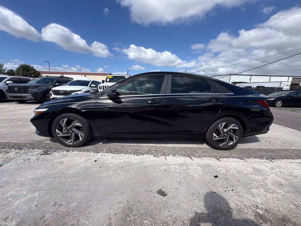 Used 2024 Hyundai Elantra Limited FWD image 6