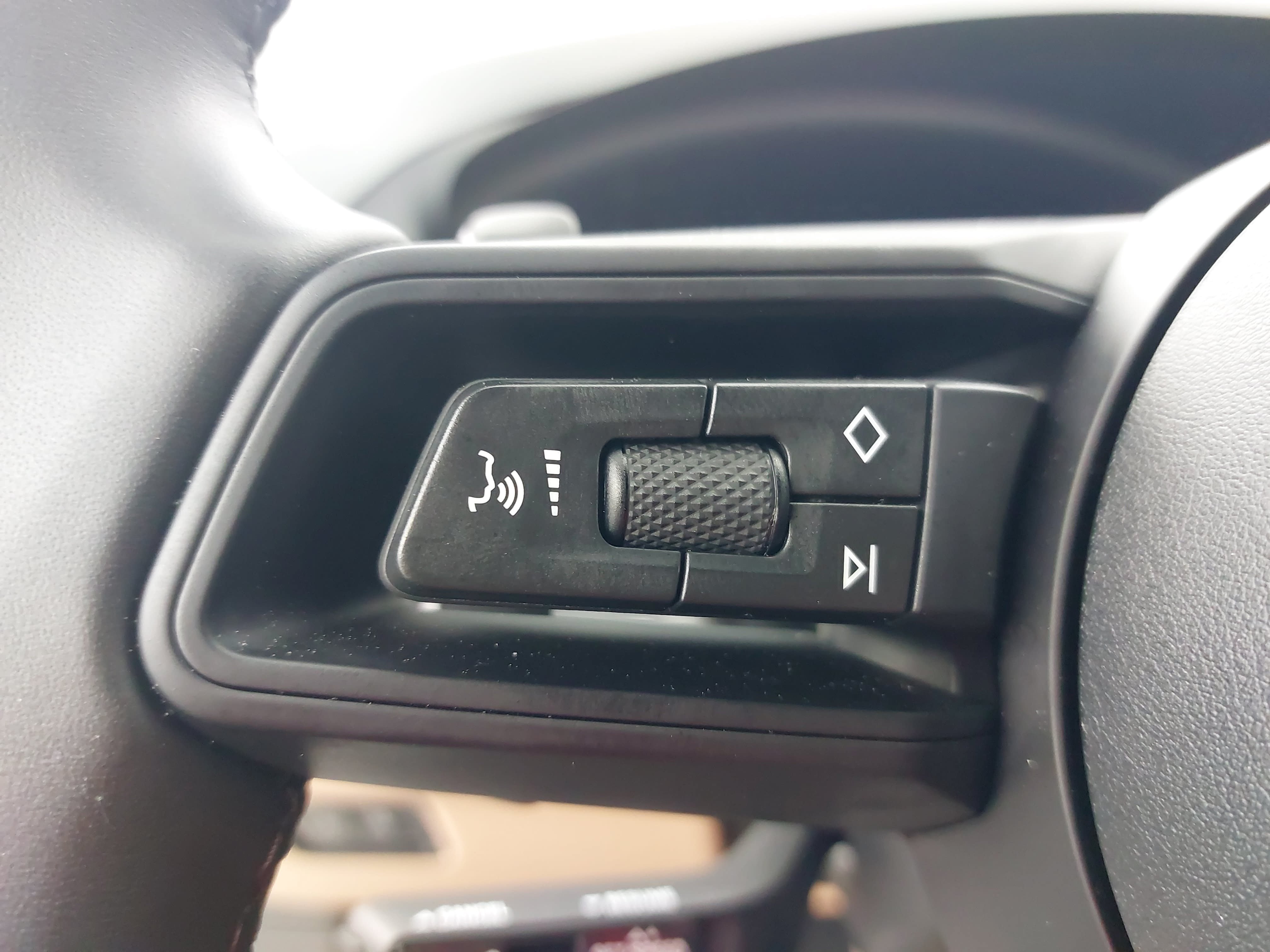 Certified 2026 Porsche Cayenne E-Hybrid Coupe AWD/4WD image 19