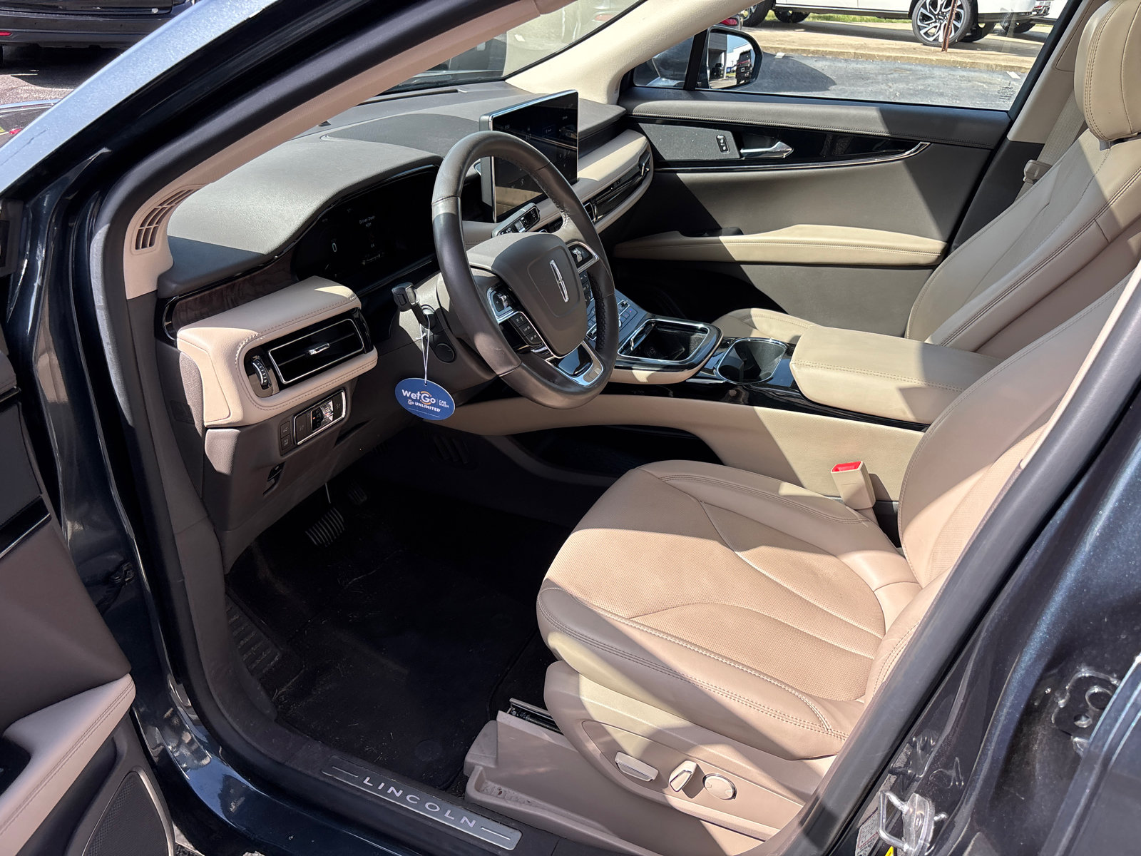 Used 2023 Lincoln Nautilus Reserve w/ Cargo Utility Package AWD/4WD image 24