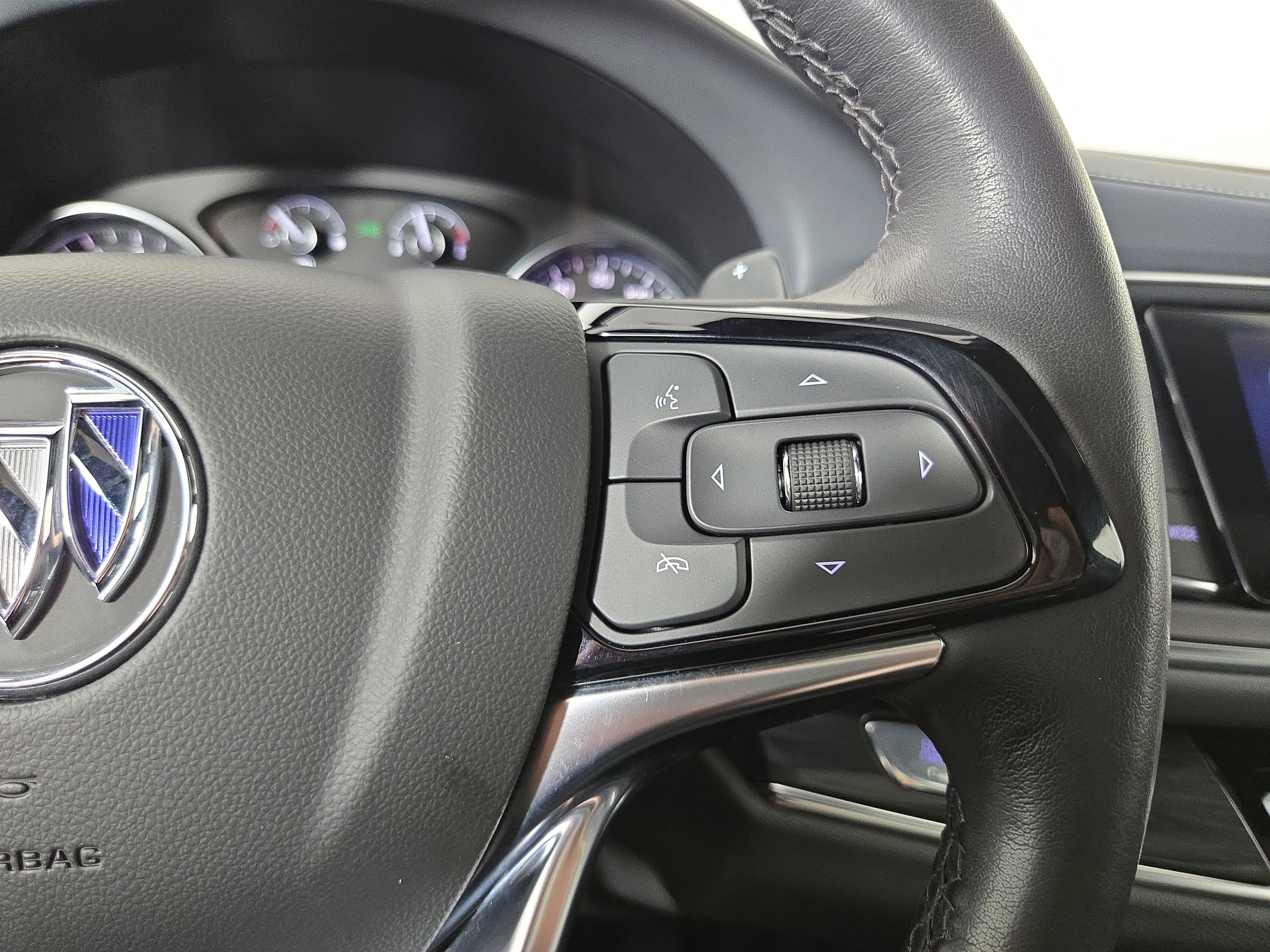 Certified 2023 Buick Enclave Essence image 18