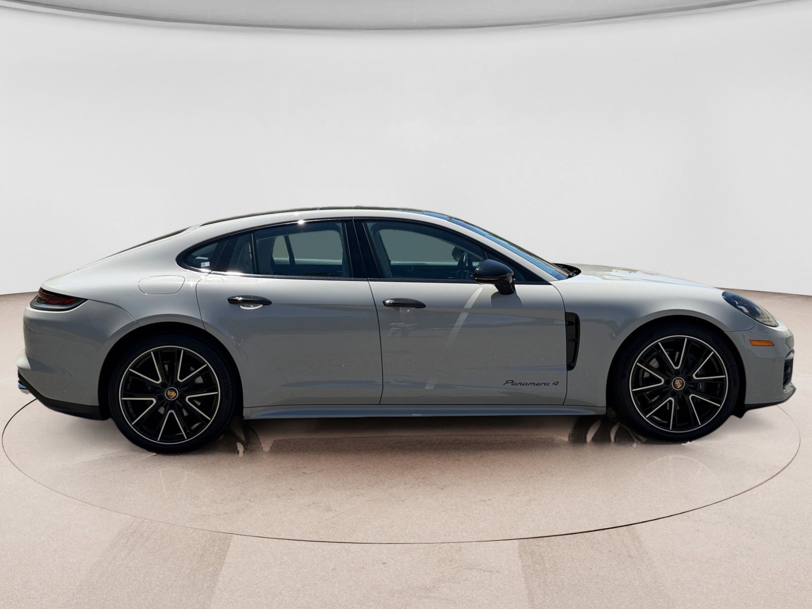 Used 2023 Porsche Panamera image 6