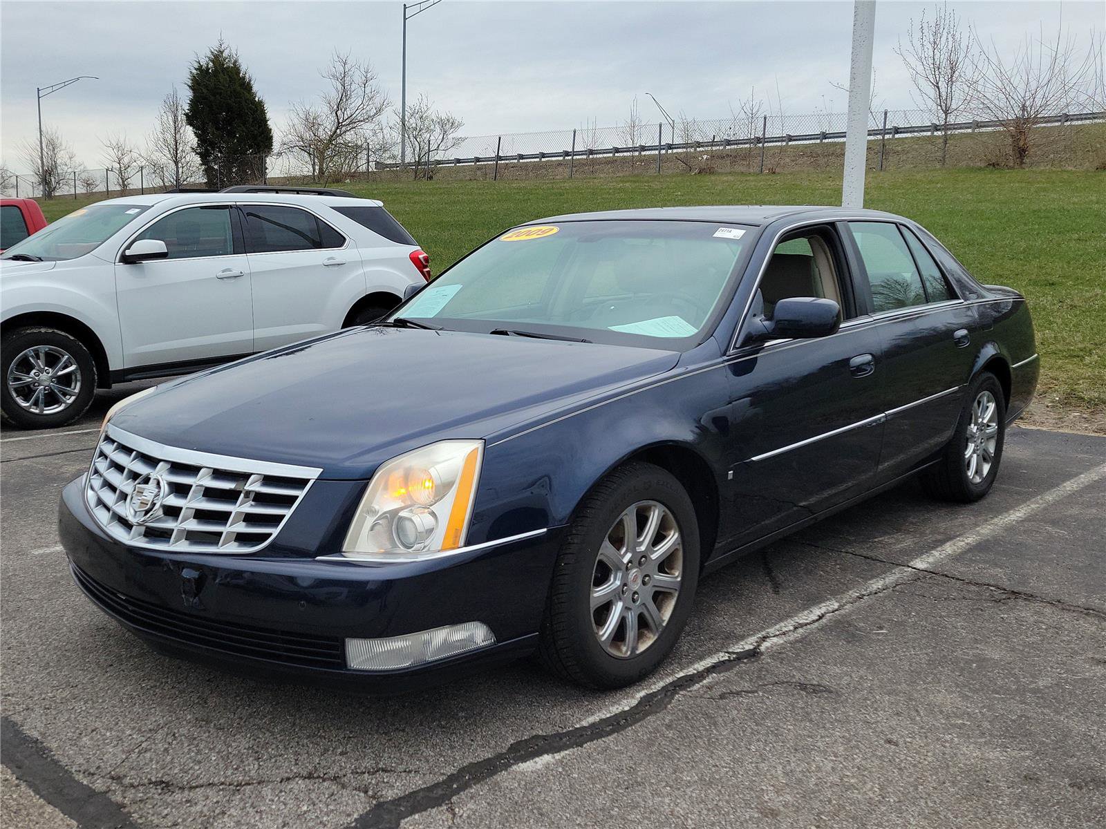 Used 2009 Cadillac DTS w/ Trunk Convenience Package image 4