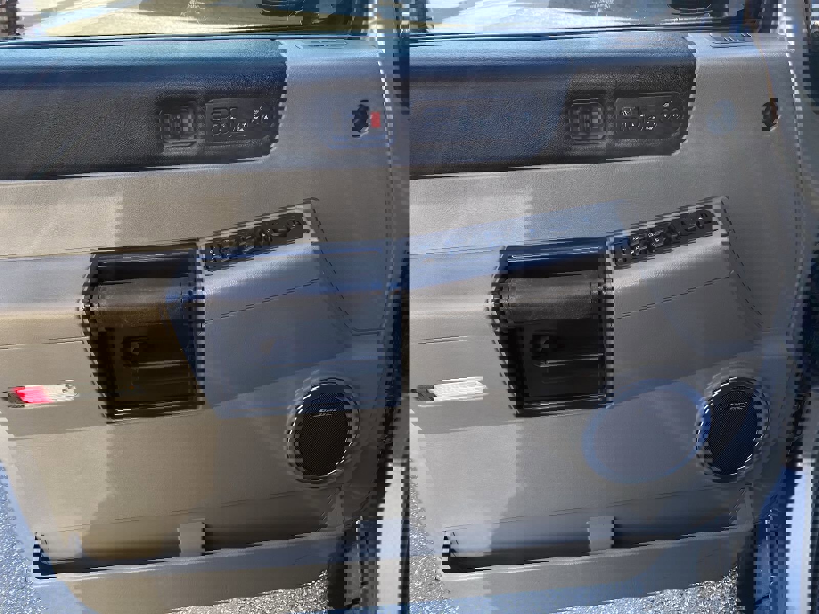 Used 2005 HUMMER H2 SUV w/ Preferred Equipment Group image 69