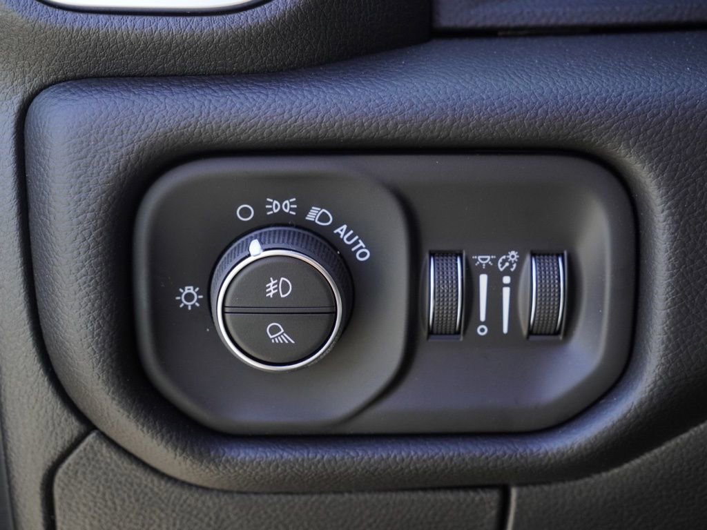 New 2026 RAM 1500 4x4 Crew Cab image 13