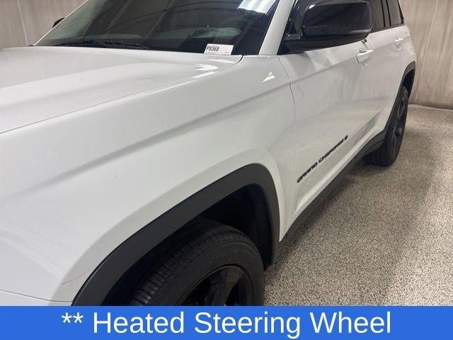 Used 2023 Jeep Grand Cherokee Limited w/ Black Appearance Package AWD/4WD image 12