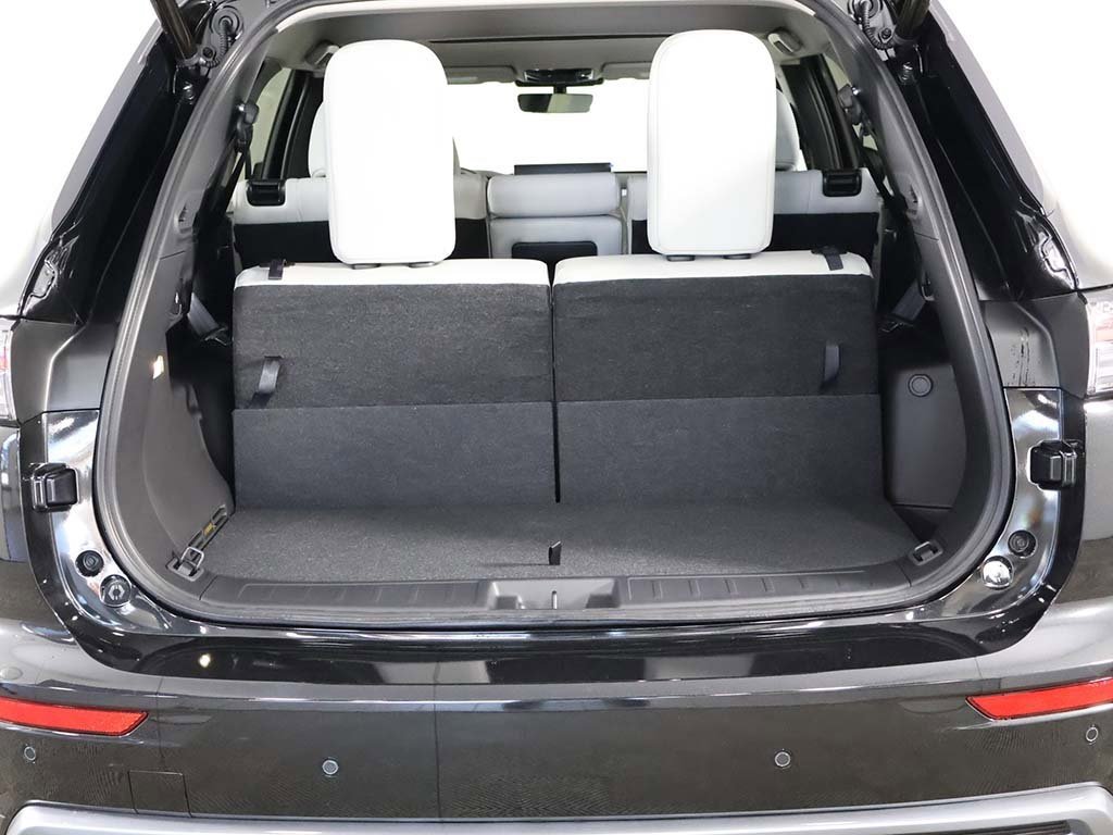 New 2025 Mitsubishi Outlander SE image 21