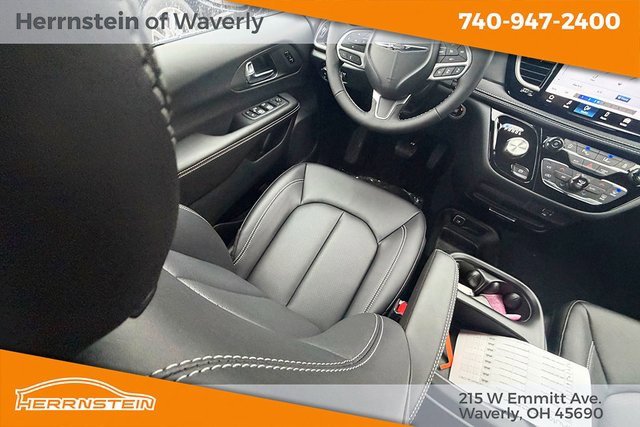 New 2026 Chrysler Pacifica Select image 10