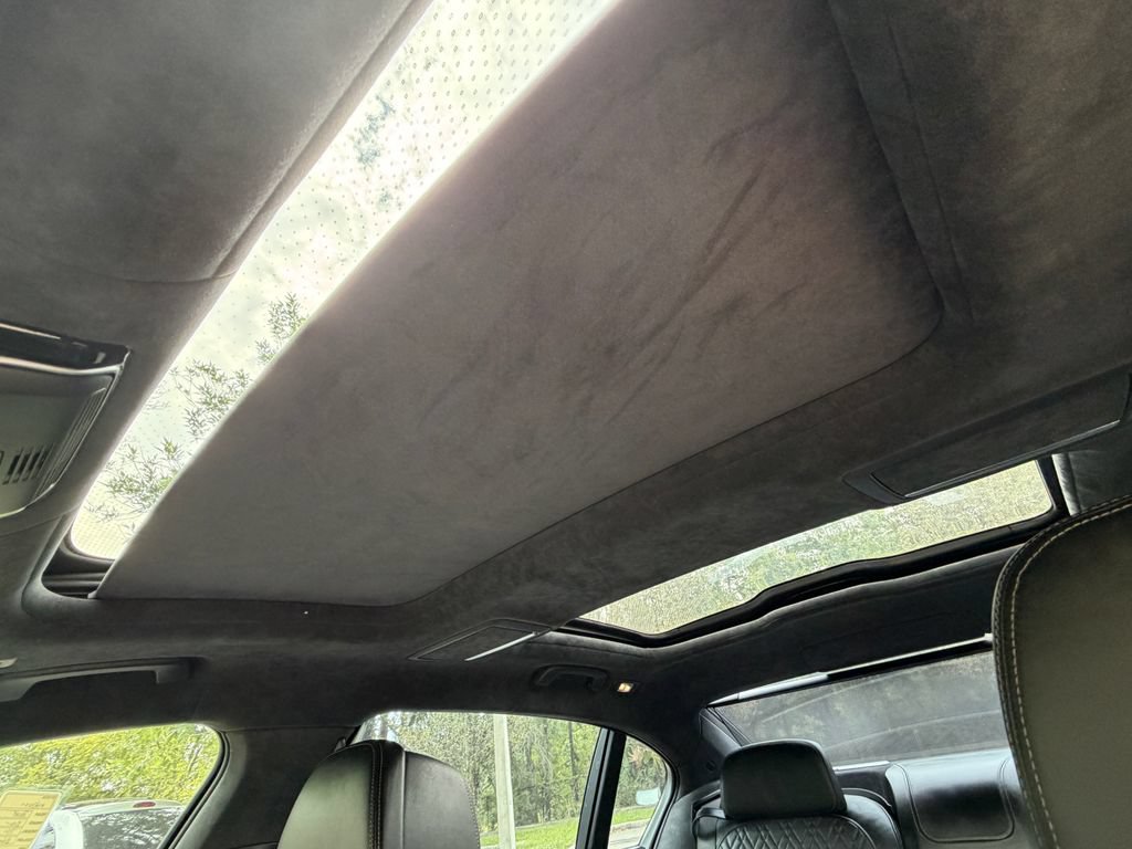 Used 2018 BMW 750i RWD image 32