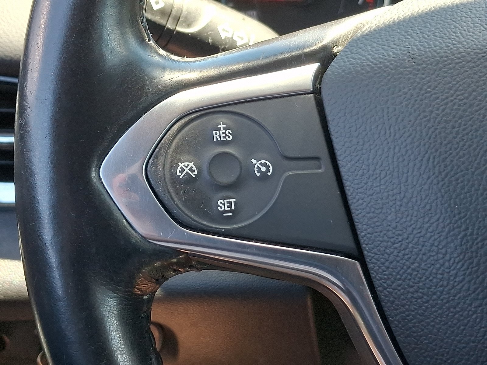 Used 2020 Chevrolet Traverse LT FWD image 22