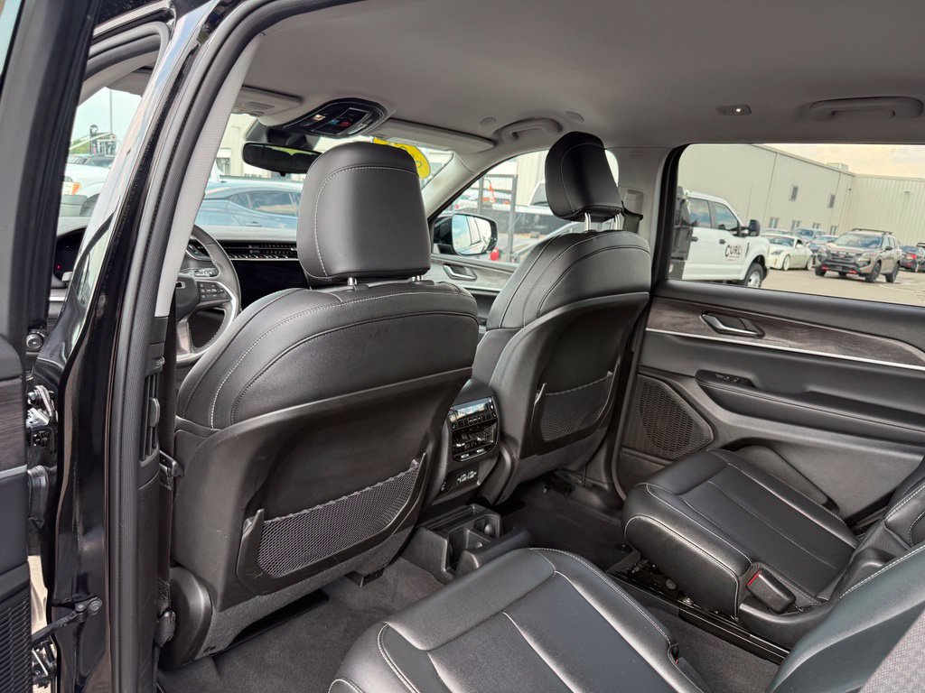 Used 2023 Jeep Grand Cherokee L Limited AWD/4WD image 11