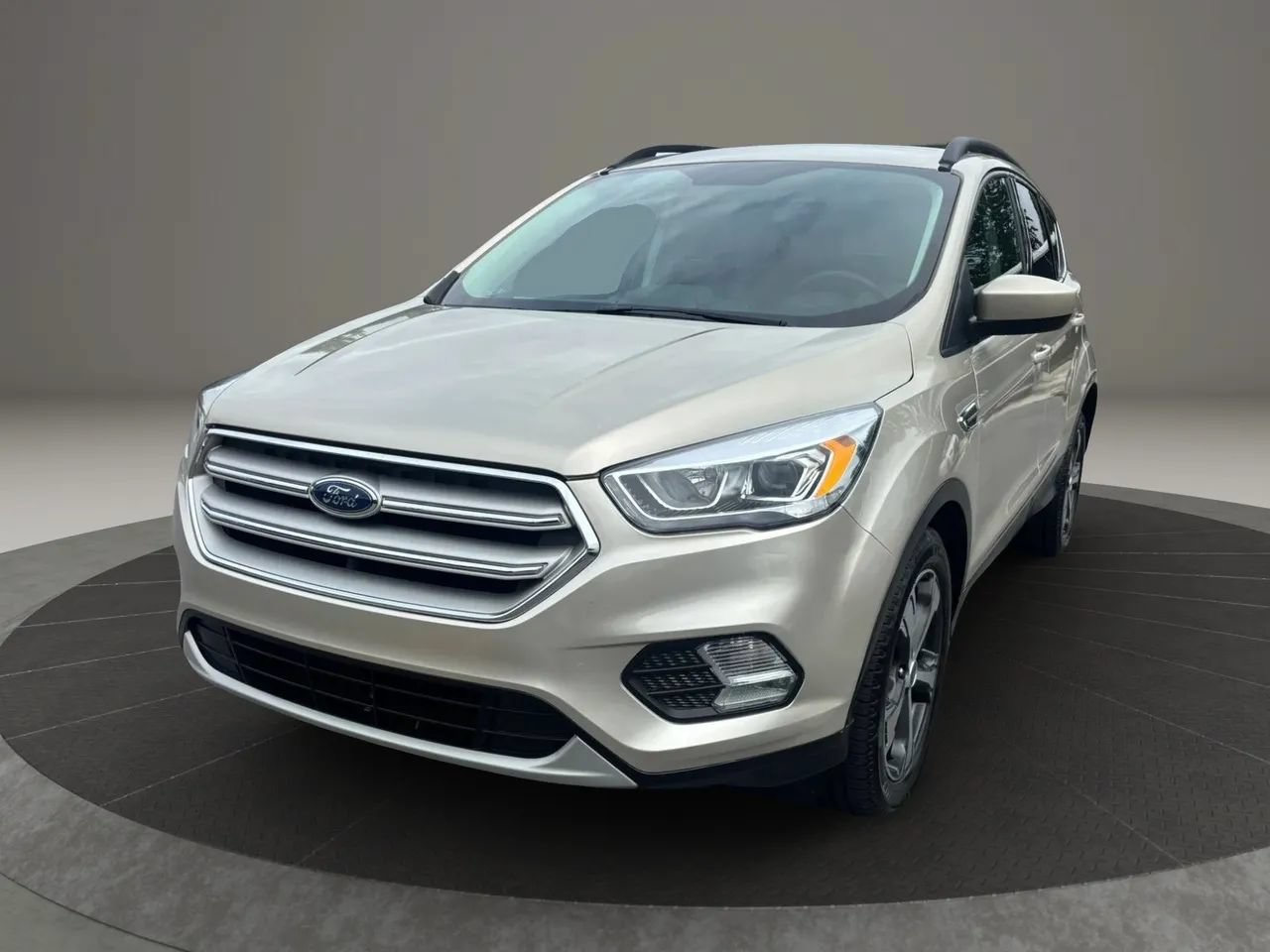 Used 2018 Ford Escape SEL FWD image 2