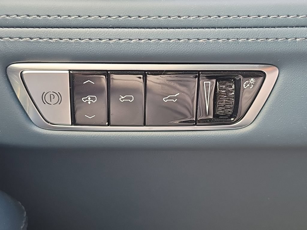 Certified 2026 Cadillac Escalade IQ Luxury 2 AWD/4WD image 23