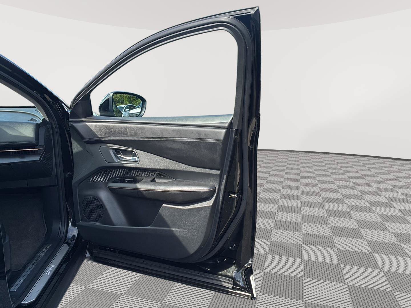 Used 2024 Nissan Ariya AWD image 10