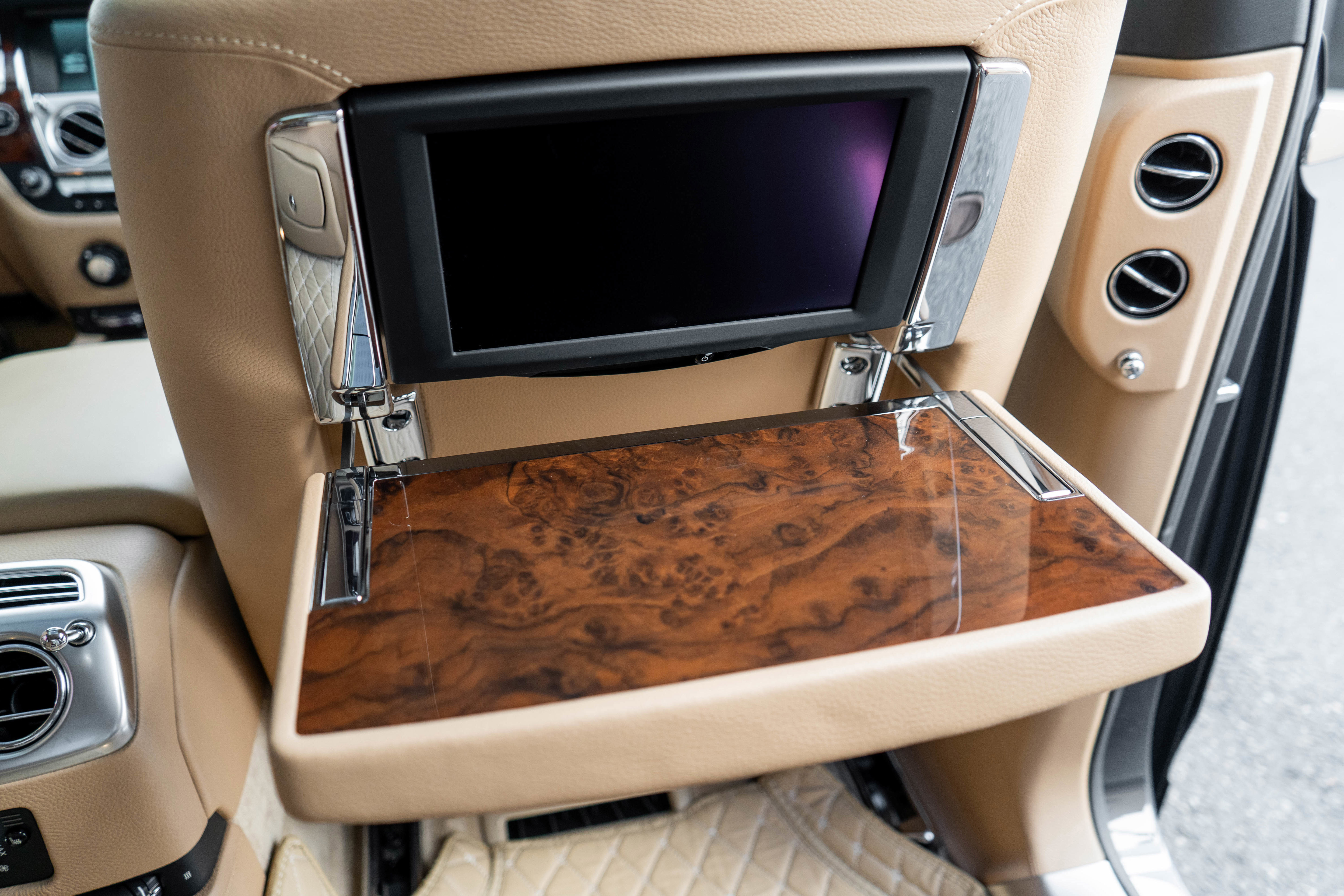 Used 2014 Rolls-Royce Ghost image 39